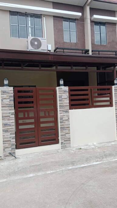 2 Bedroom Townhouse In Bacolod City Екстериор снимка